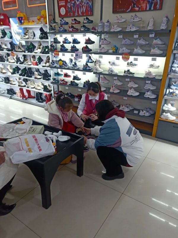 【新時代商廈寶龍店】企業(yè)文化踐行者（13）為顧客解決實(shí)際問題